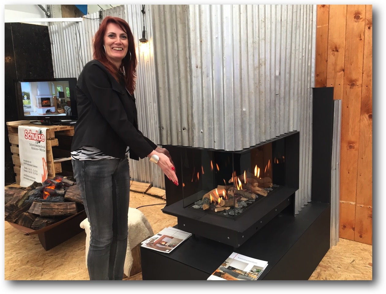 Kaminbau-Messestand-Gaskamin-Interesse