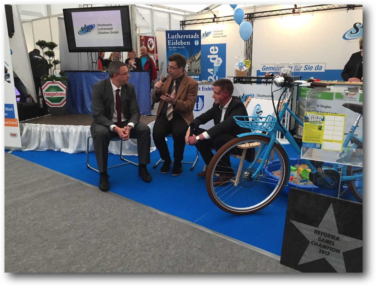 Kaminbau-Messestand-Moderator